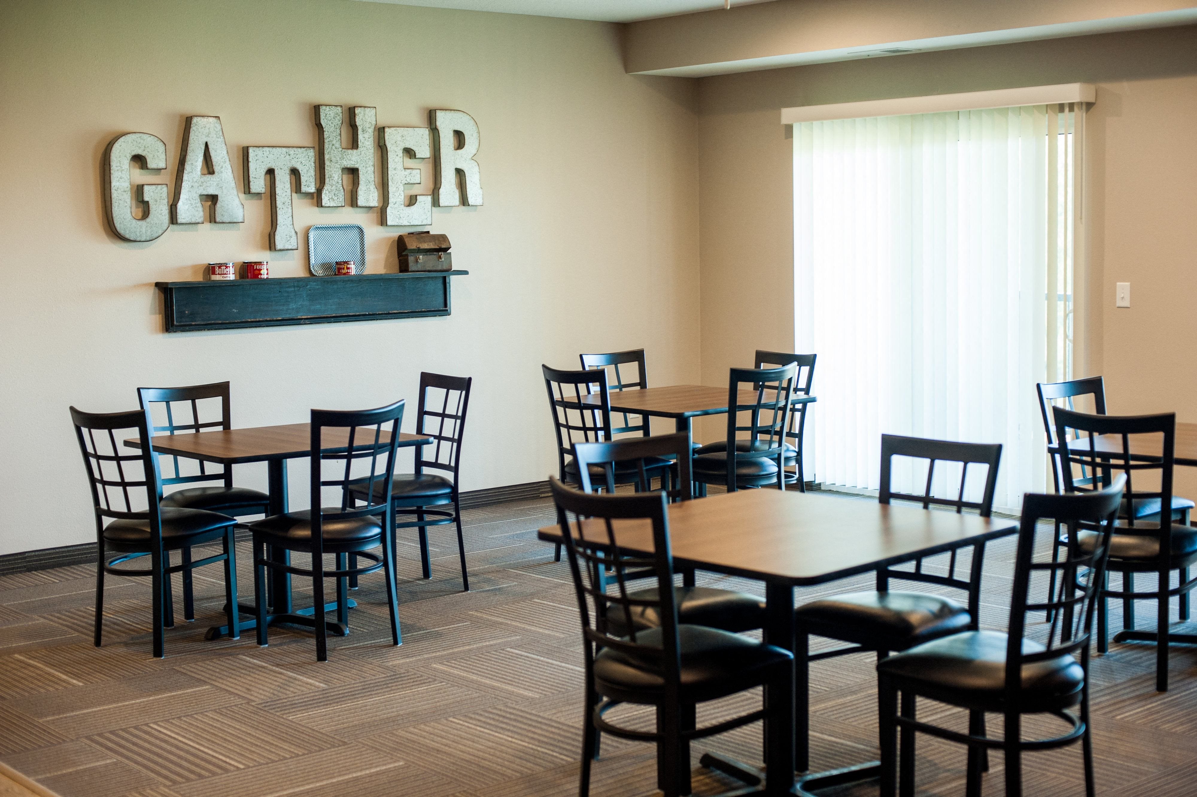 Photos and Video of Cardinal Creek Apartments in Mankato, MN